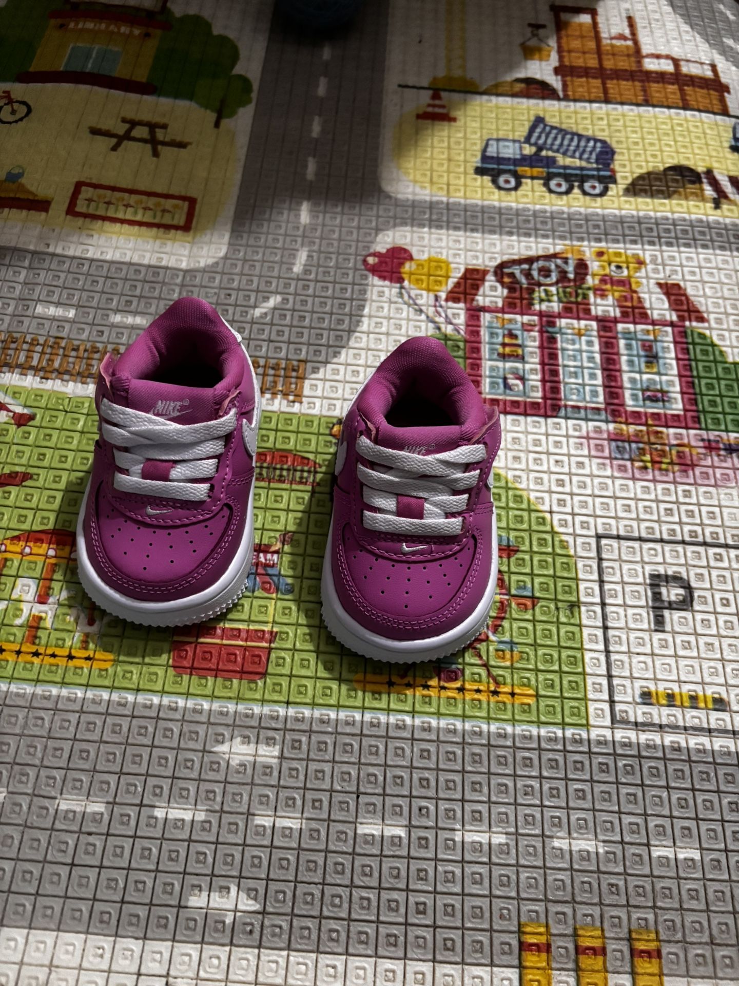 pink baby nike shoes