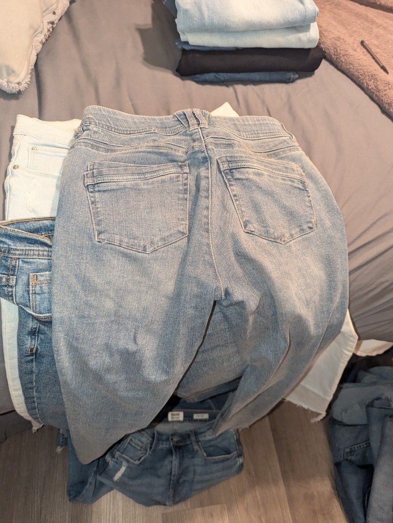 WOMENS DESIGNER JEANS AT GREAT PRICES 