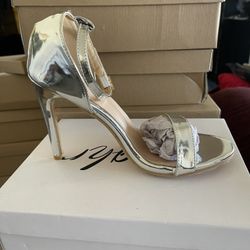 Beautiful Heels  For Women 👠 Never Worn. IN THE BOX