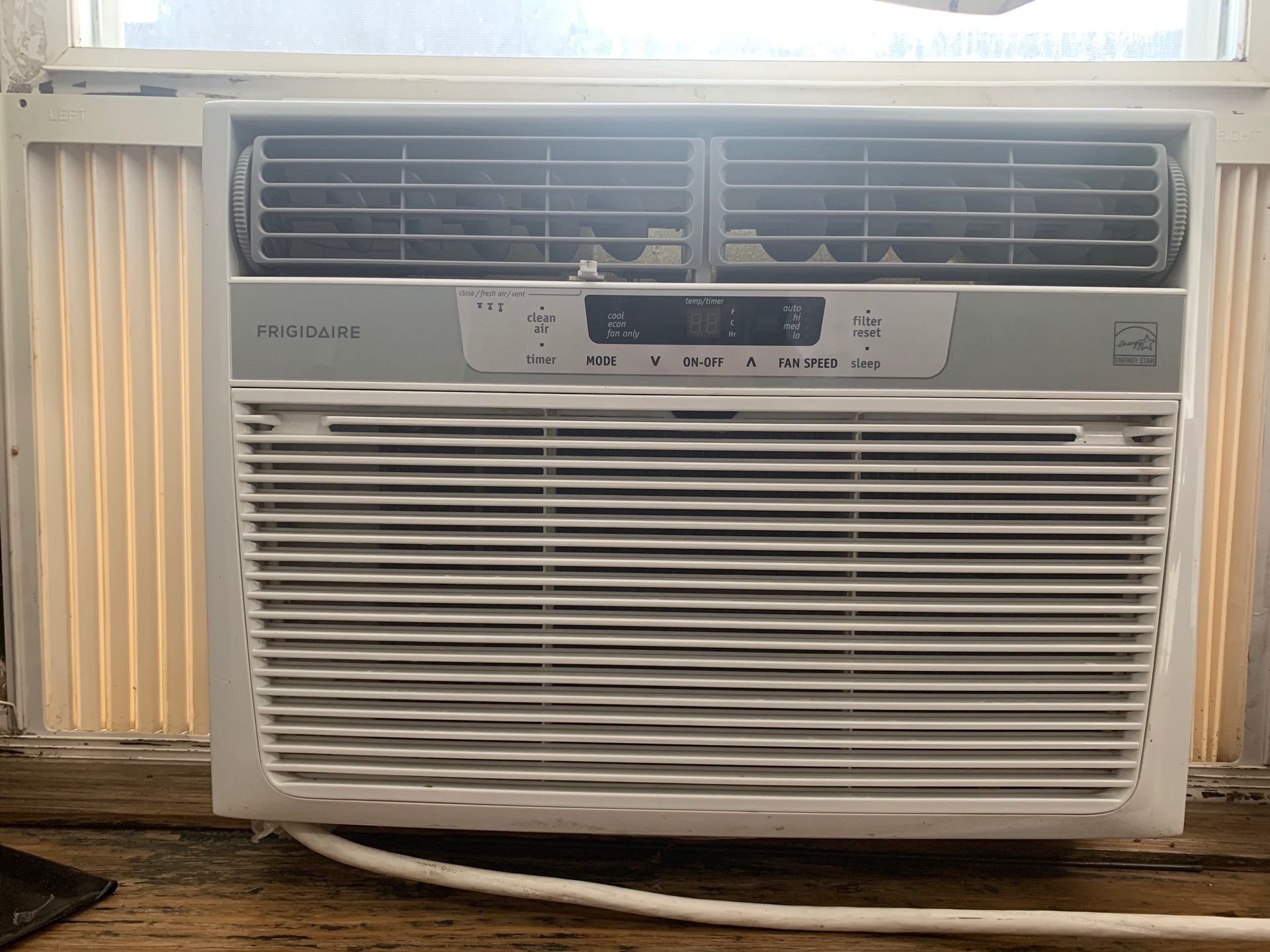 Window AC unit Frigidaire 10000 btu