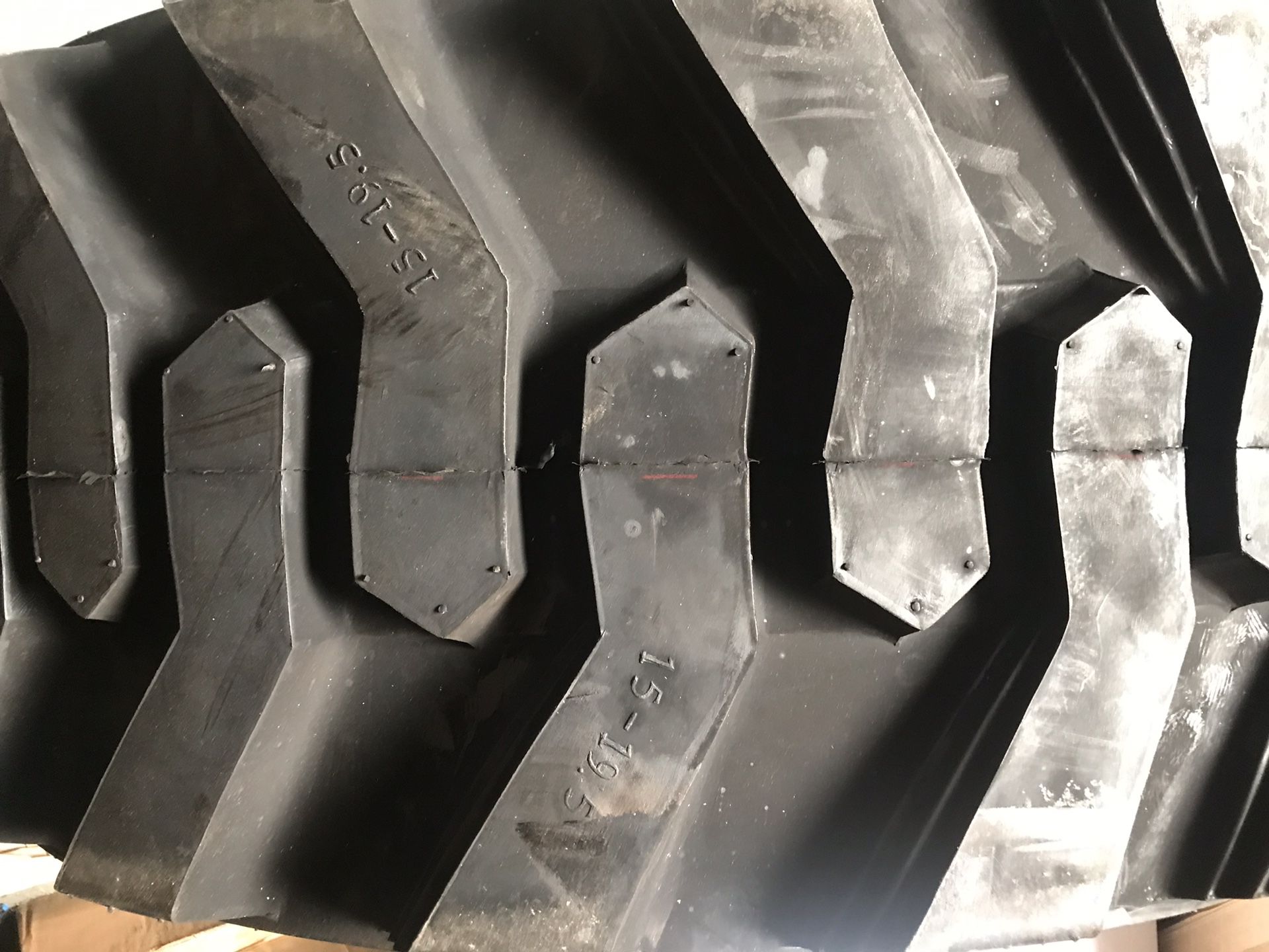 2 units of 15-19.5 14pr tubeless skid steer tire