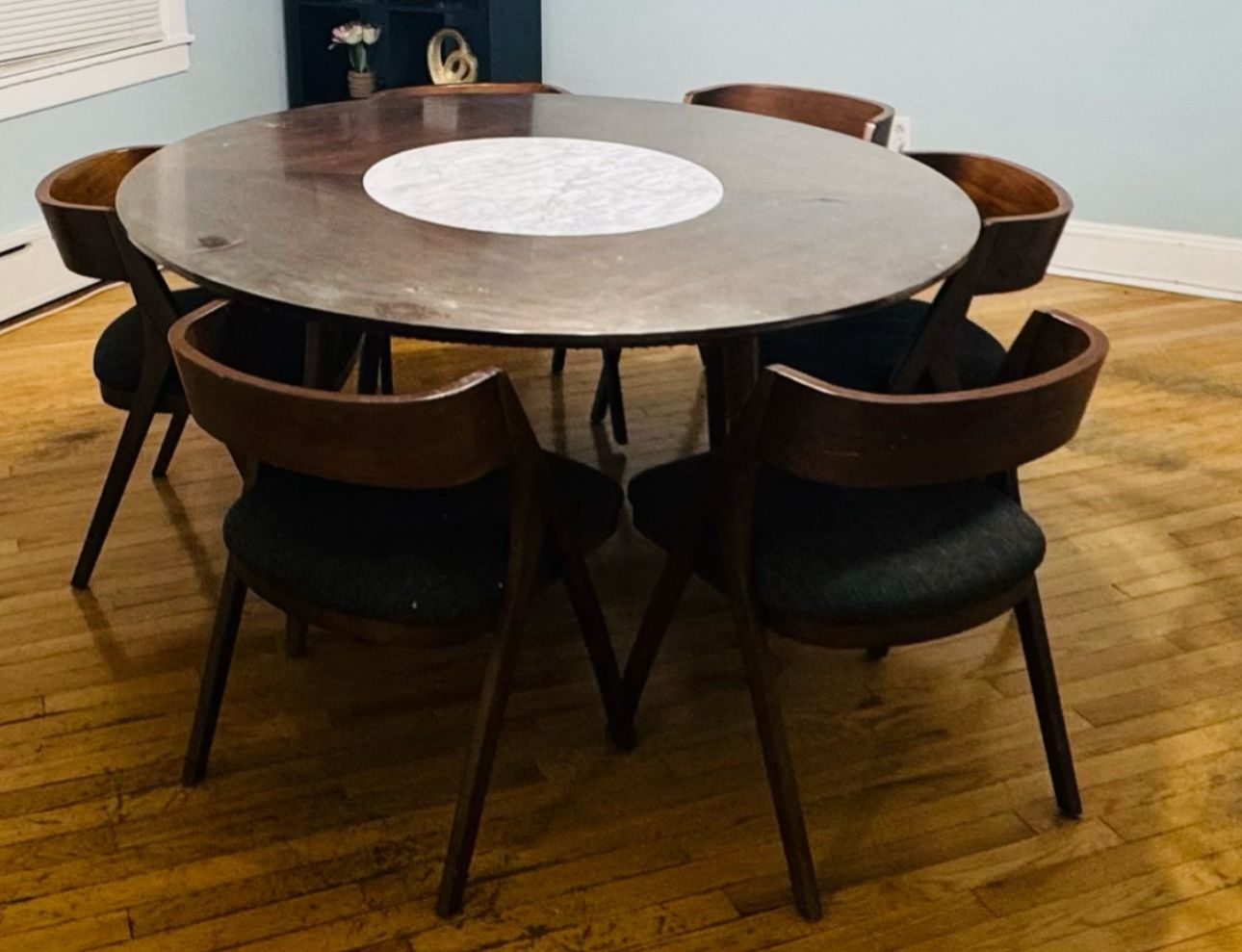 Round Dining Table