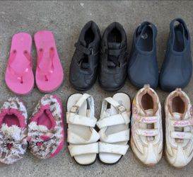 A Whole Lot Of Girls Shoes. 6 Pair
Pink Flip Flops 8/9
Sonoma Black Shoes 11
Blue Worn Once 9/10
Kitty Cat Slippers 9/10
White Sandals 13
Disney