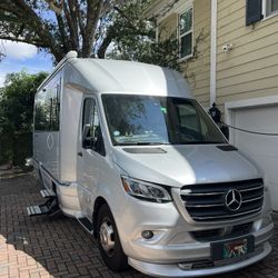 Airstream Atlas Murphy Bed Tommy Bahamas 2023
