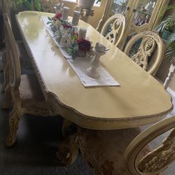 Traditional Formal Dining Table 