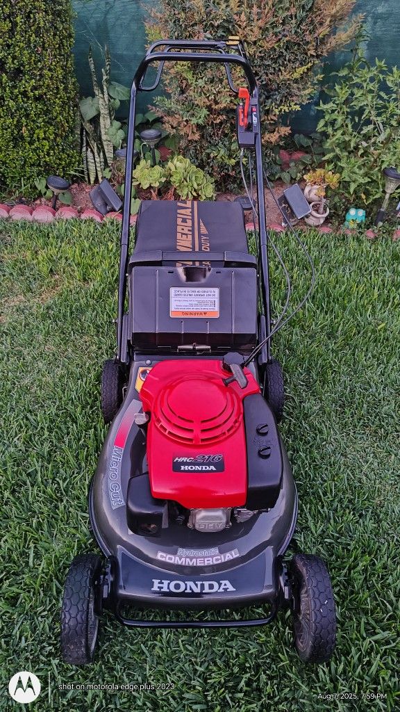 Honda HRC 216 Commercial Lawn Mower