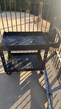 Rubbermaid utility cart