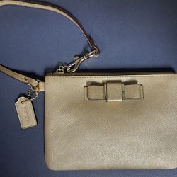 Coach Darcy Bow Small  Leather Wristlet