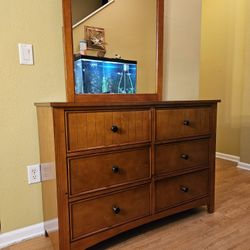 Clean and Nice KID 6 Drawer Dresser + Mirror.