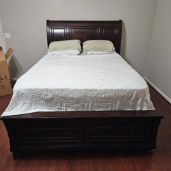 Ashley Porter Queen Sleigh Bed with 2 Storage Drawers