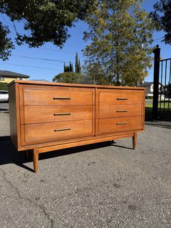Mid-Century Modern Walnut 6-Drawer Dresser, c.1960’s