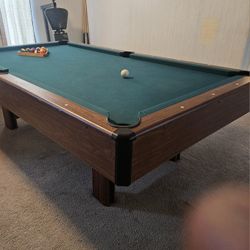 HARDWOOD POOL TABLE IN GR8 CONDITION 