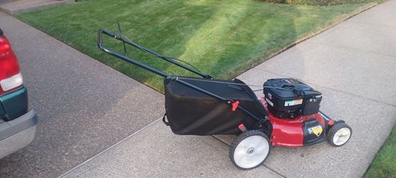 Very nice starts easy runs perfect Murray push lawn mower by MTD with Briggs & Stratton 190cc engine