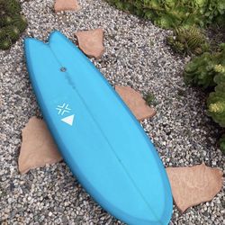 SURFBOARD ~ BRAND NEW ~ 5’11”