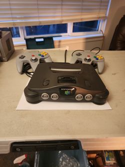 Nintendo 64 With Controllers
