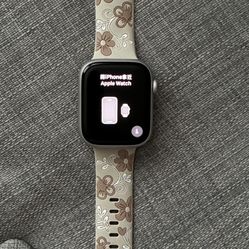 Apple Watch Series 7 - 45 mm GPS