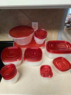 Set of 30 Rubbermaid food storage containers