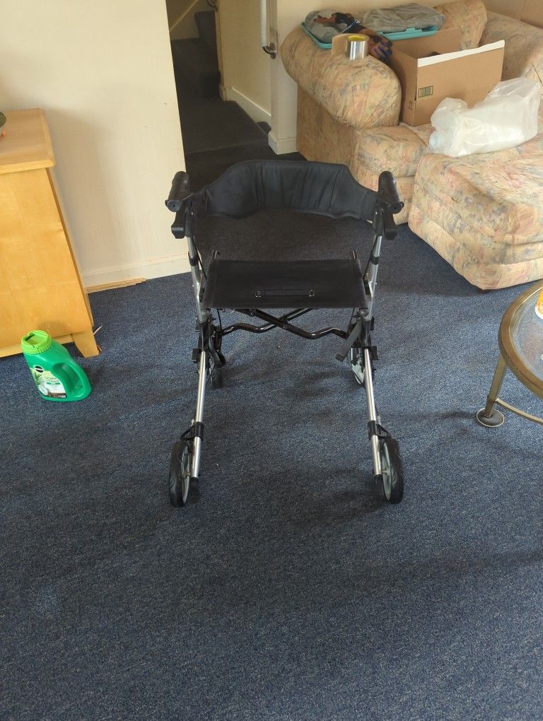 Transport rollator/transport chair