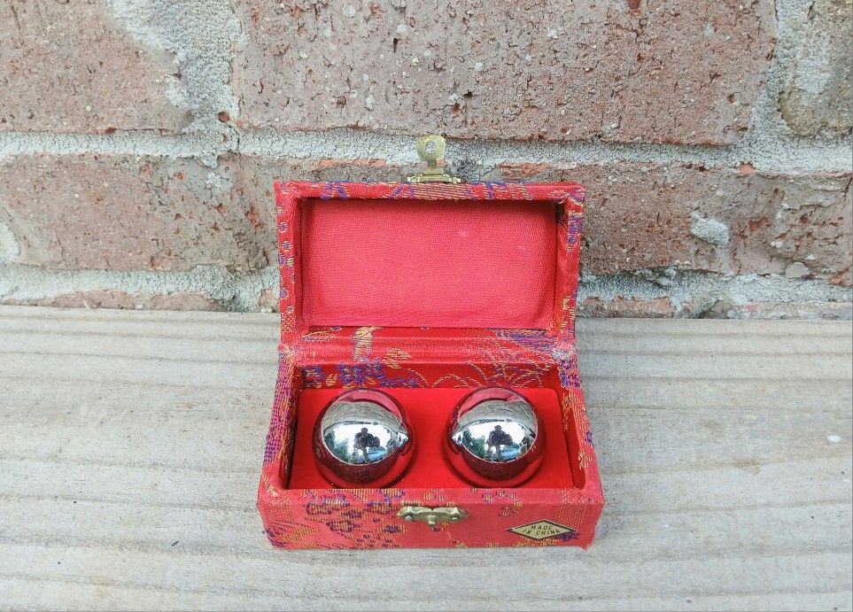 Vintage Dacige Boading/Chime Balls