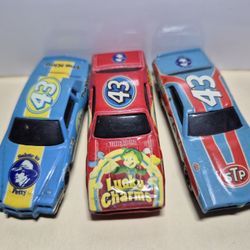 Hot Wheels 74 Dodge Charger #43 STP Salute to Richard Petty