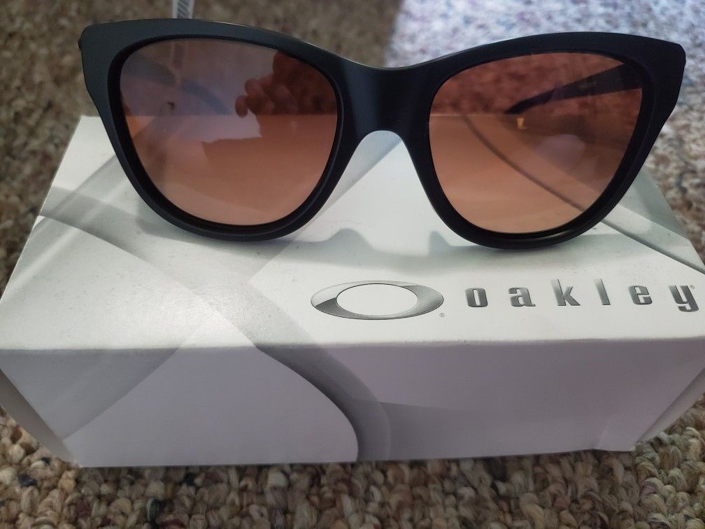 Oakley Hold Out Sunglasses