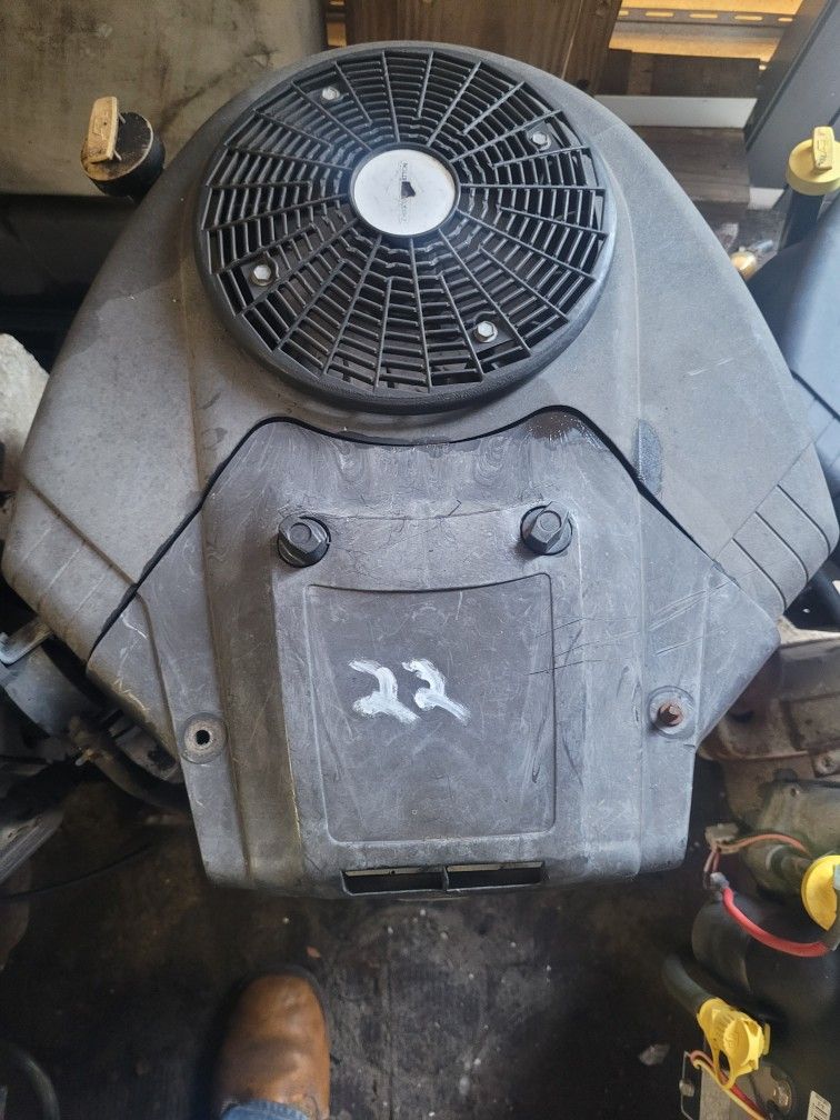 ((READ AD))((22hp Briggs VTWIN engine)) Riding Mower