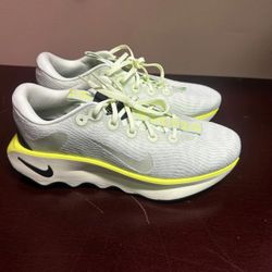 Nike Motiva Men’s Athletic Shoes – Size 10.5 (Volt Green/Black)