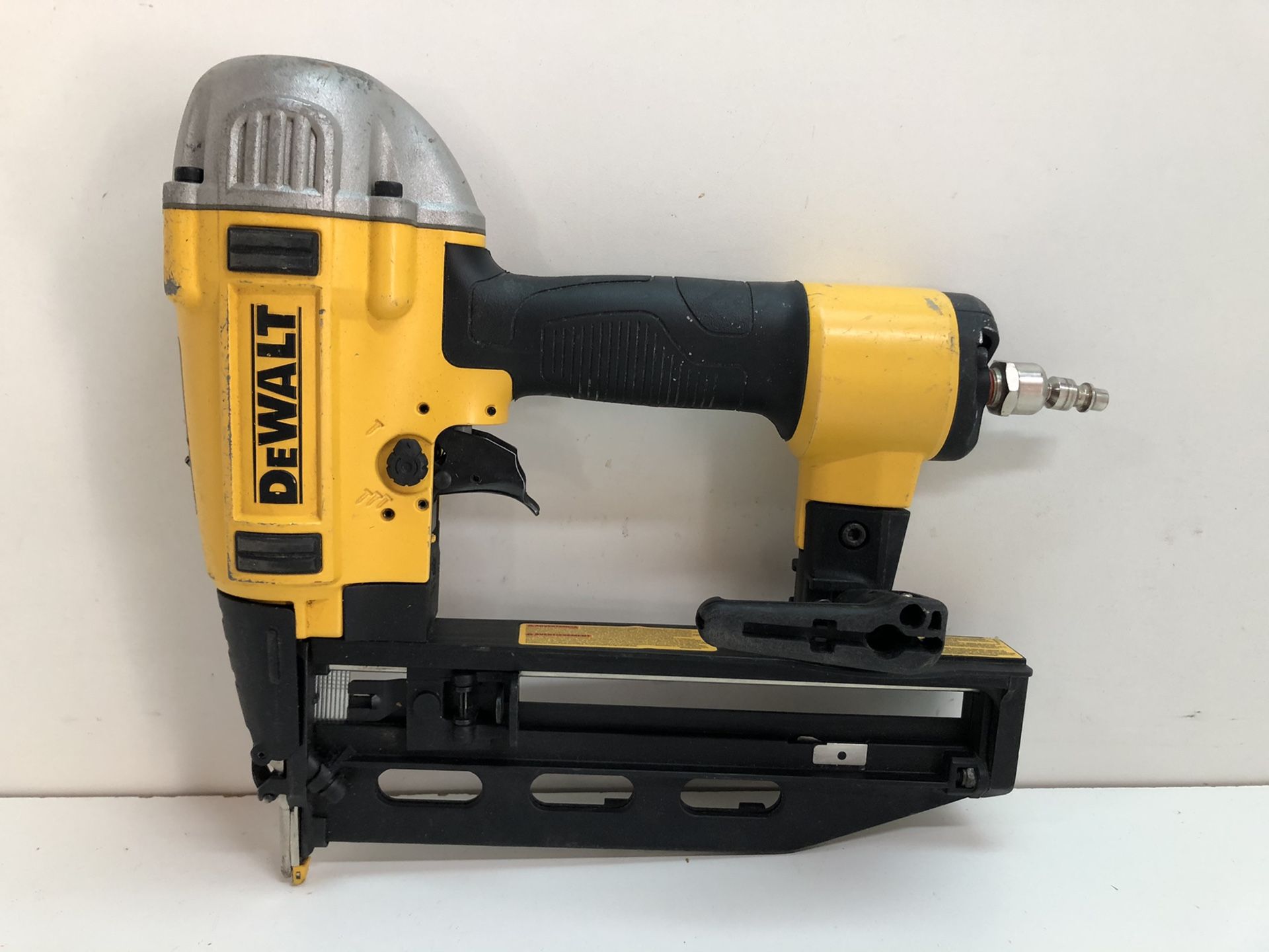 DEWALT Pneumatic 16 Gauge 1/2 Finish Nailer