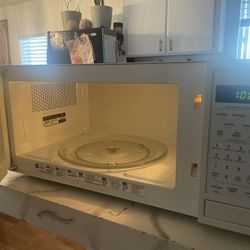 Microwave In Working Conditions All most New