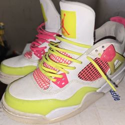 Jordan 4 Venom Lemon And Pink Size 7 Youth 40$