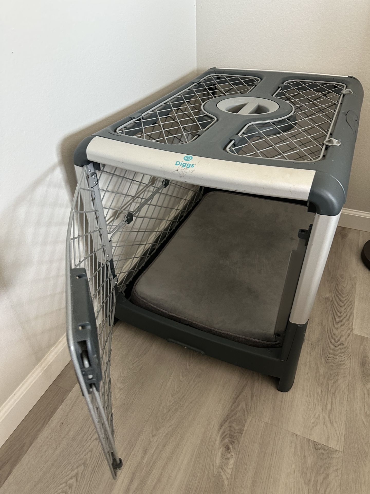 Diggs Medium Dog Crate