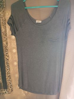 A  Nice Women's Grey  &,  Black Short Sleeve Top