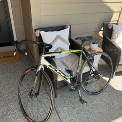 Fuji CCR 3 56” Carbon Road Bike for Sale in Tumwater, WA - OfferUp