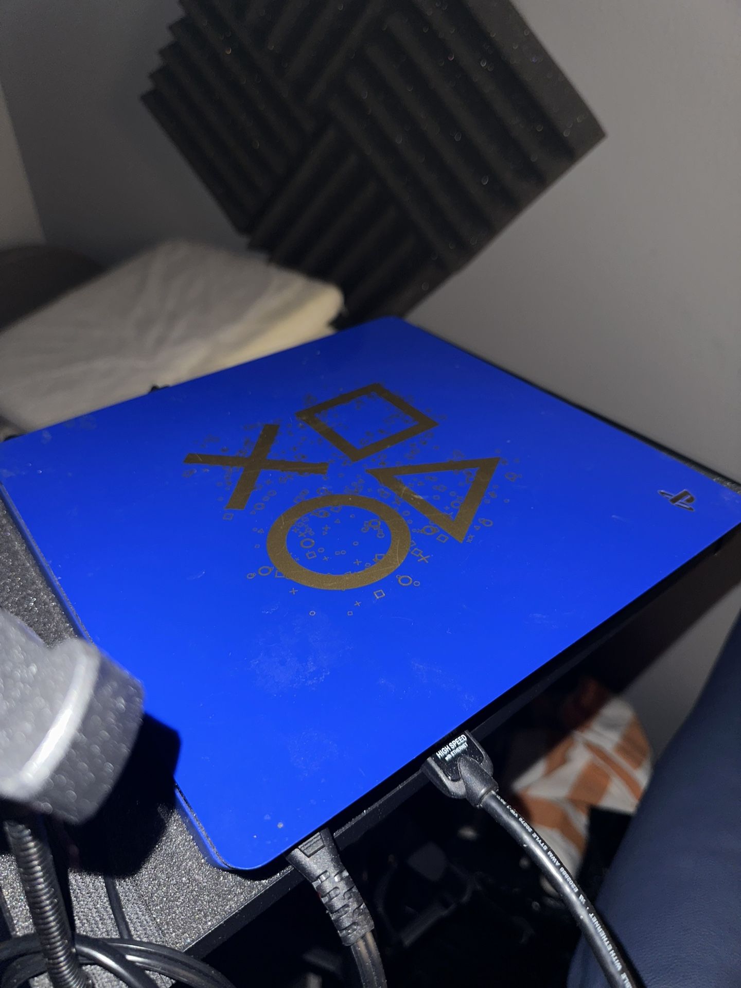 PS4 + 2 Controllers + Call Of Duty Modern Warfare III Installed Video games & Consoles