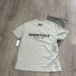 Essentials-tee🧼🧼