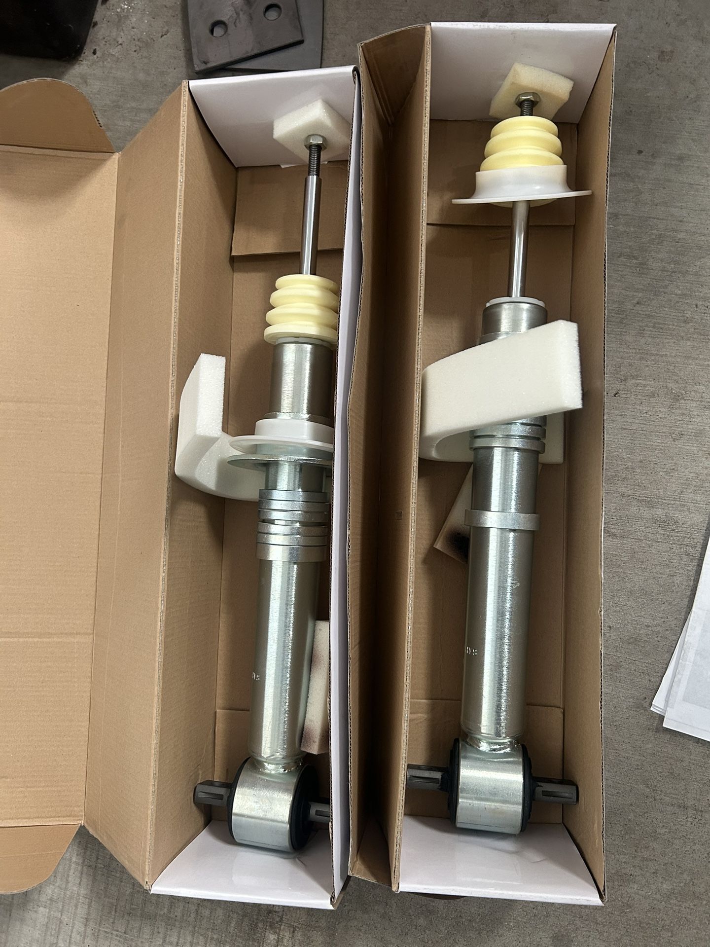 2019 + Silverado / Sierra Lowering Kit 3/5
