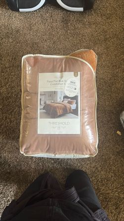 Faux Fur Box Stitch Comforter Set
