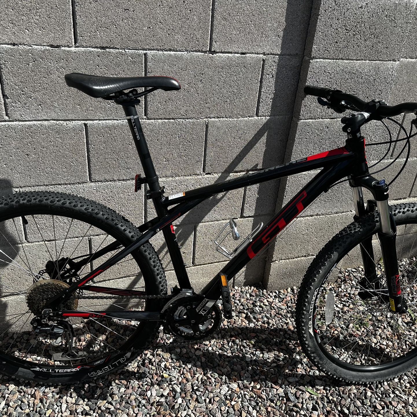 Trek Avalanche Size Medium Mountain Bike $250