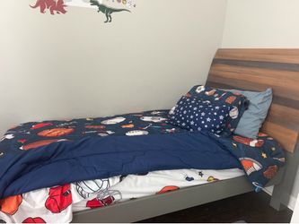 Rooms To Go Twin Bed Frame + Mattress – Like New