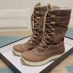Santana Canada Winter women’s Boots Size 9