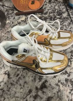 Nike Vomero size 5.5