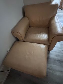 FREE COUCHES