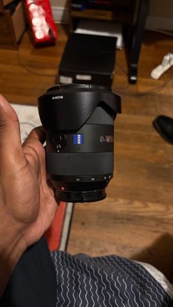 Sony 24-70mm f/2.8 ZA Carl Zeiss Vario-sonnar T* SAL-24