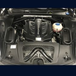 2017 Porsche Macan 18,000 obo