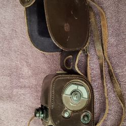 Vintage Revere Model 88 Standard 8mm Cine' Camera