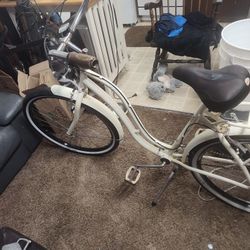 Schwinn Fairhaven Beach Cruiser With White Walls 26-in