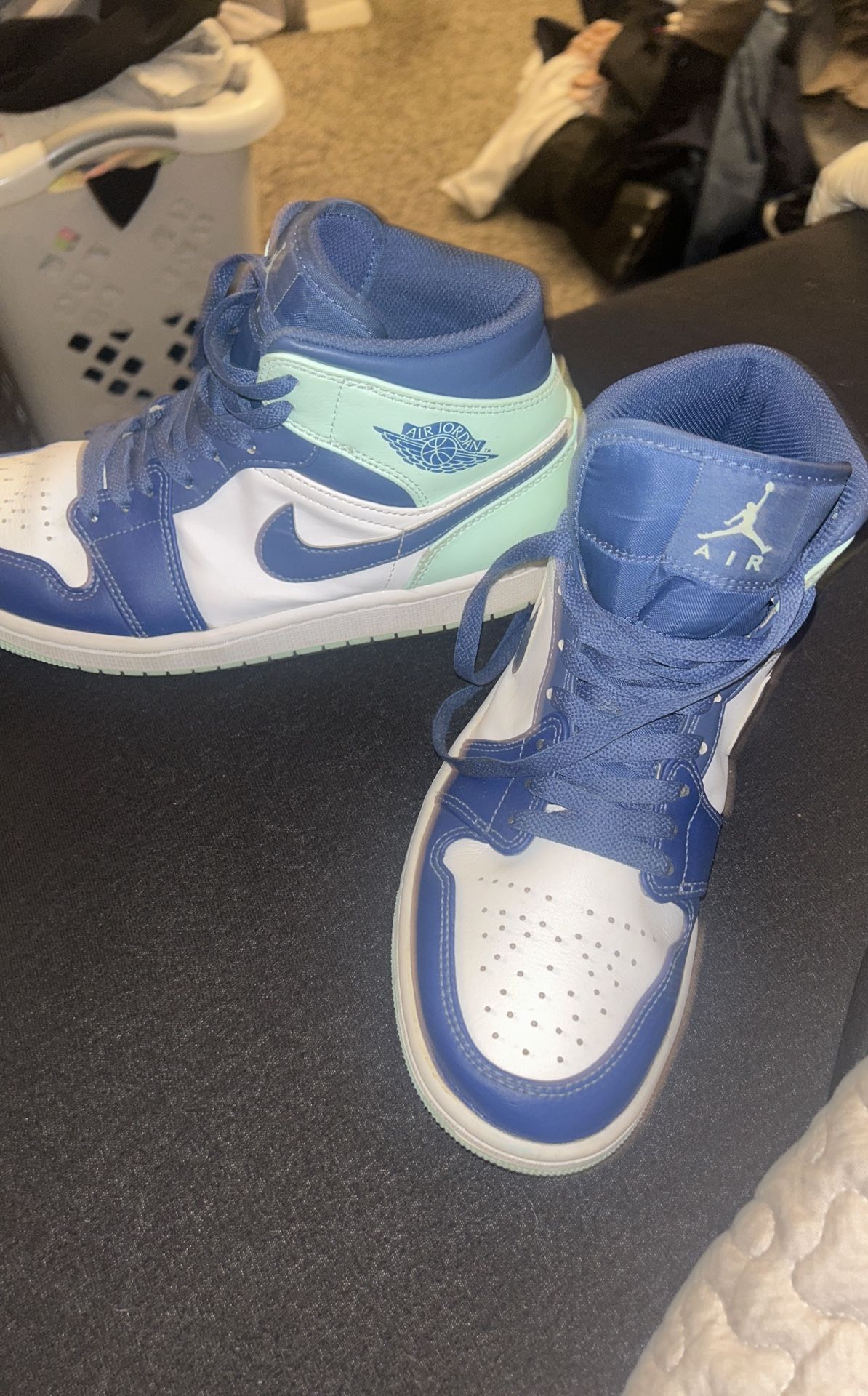 Jordan 1 Mid Blue Mint 2022
