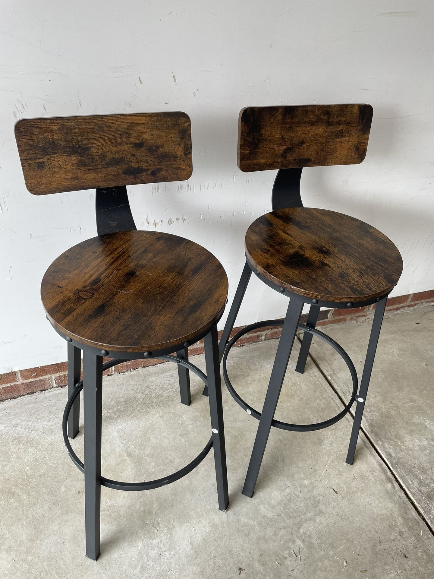 2 Stools / High Chairs
