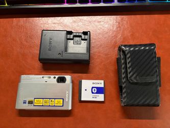 Sony Cybershot Digital Camera with Accessories