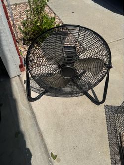 Forsale metal fan used excelent condition $30 Fontana